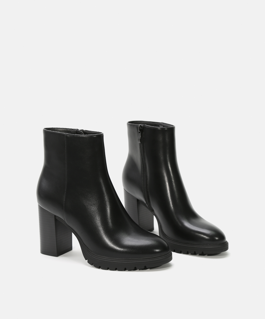 Botines tac&oacute;n liso image number null